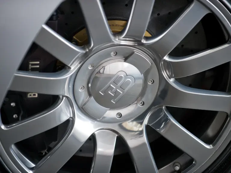 2008 Bugatti Veyron - Image 17 of 20