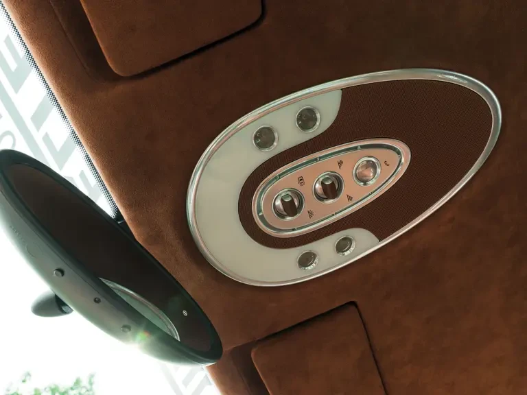 2008 Bugatti Veyron - Image 18 of 31