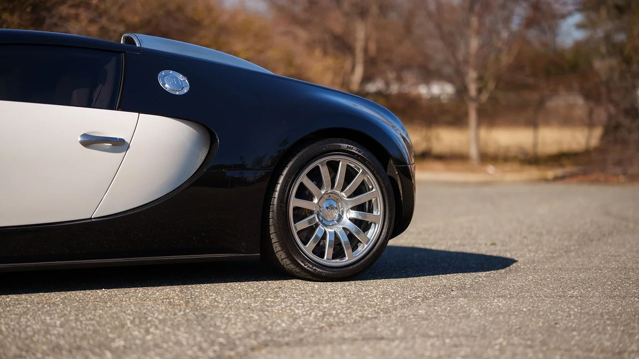 2008 Bugatti Veyron - Image 30 of 31