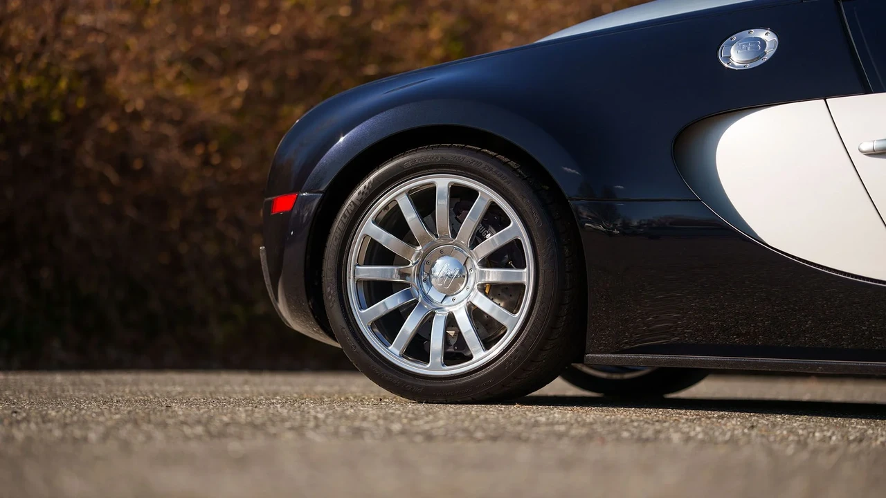 2008 Bugatti Veyron - Image 31 of 31