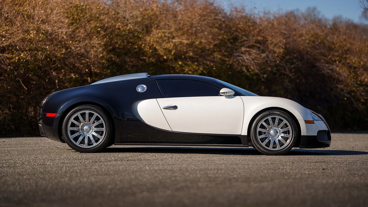 2008 Bugatti Veyron - Image 10 of 31