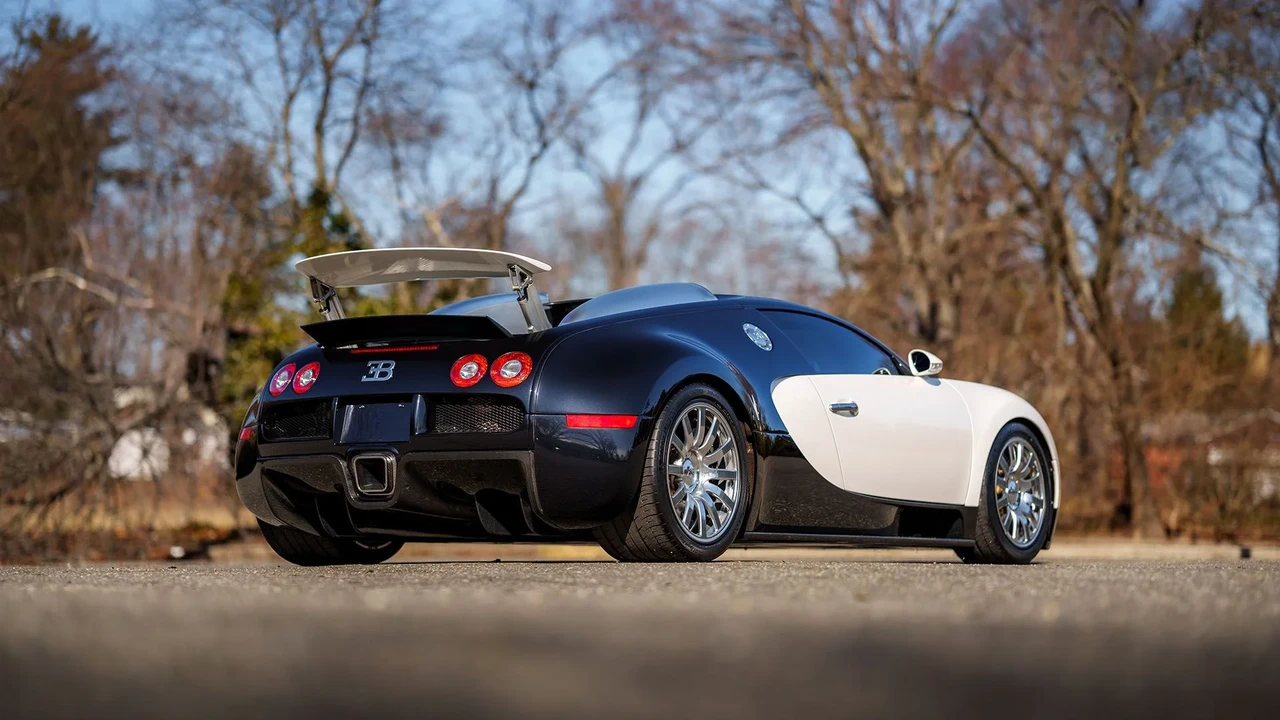 2008 Bugatti Veyron - Image 12 of 31