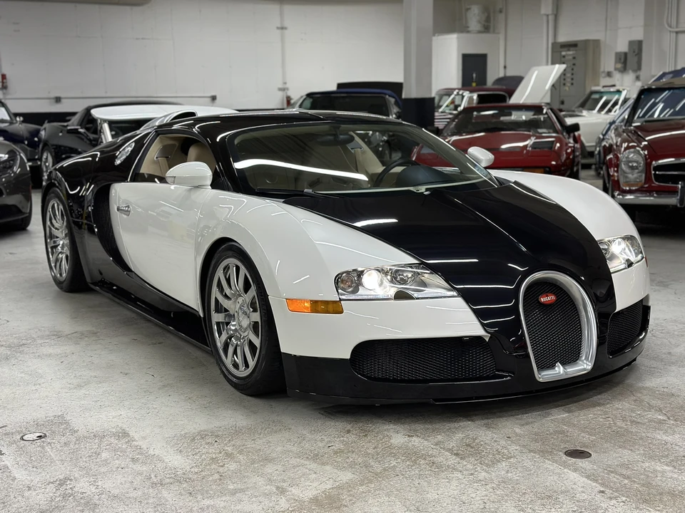 2008 Bugatti Veyron - Image 18 of 31