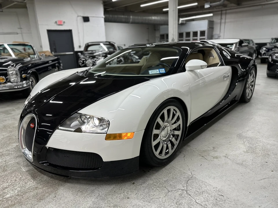 2008 Bugatti Veyron - Image 15 of 31
