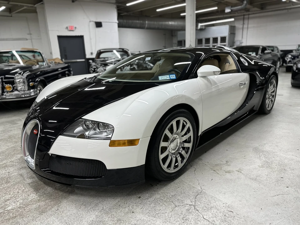 2008 Bugatti Veyron - Image 14 of 31