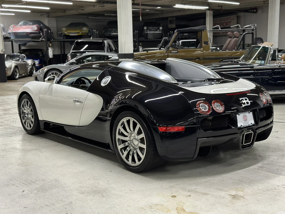 2008 Bugatti Veyron - Image 26 of 31