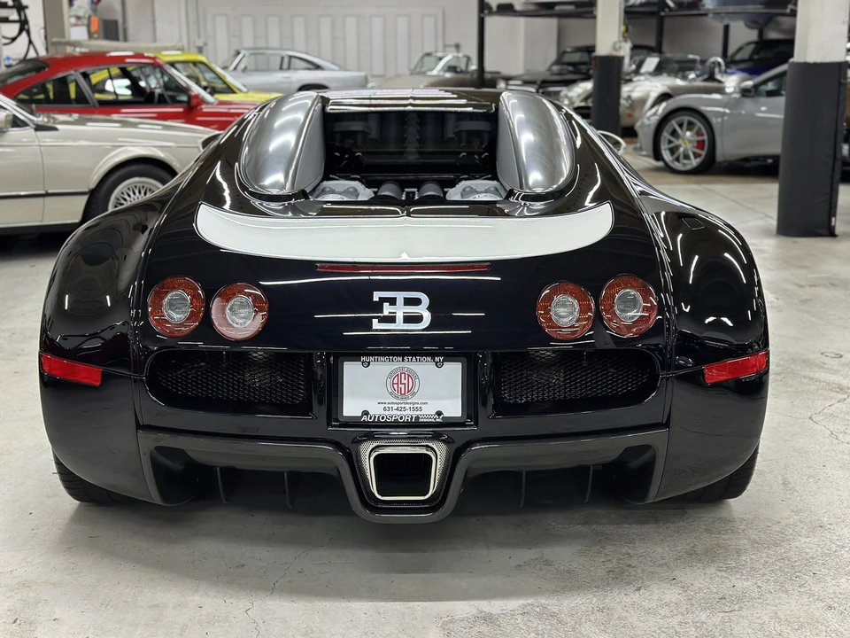 2008 Bugatti Veyron - Image 24 of 31