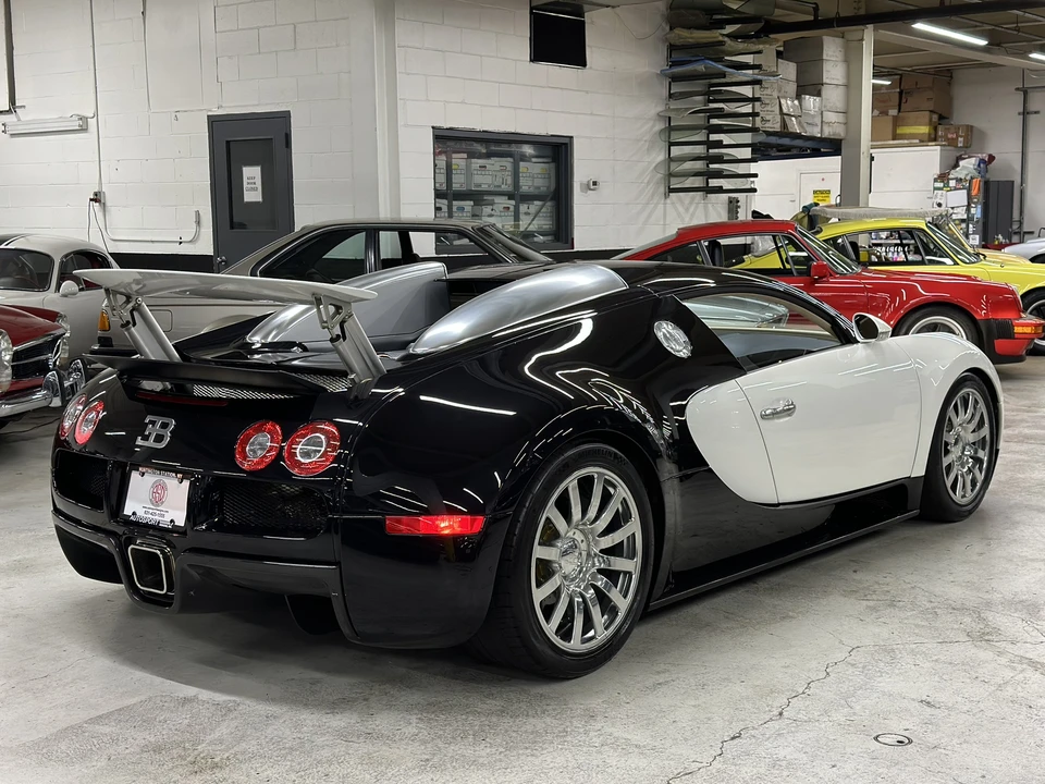 2008 Bugatti Veyron - Image 22 of 31