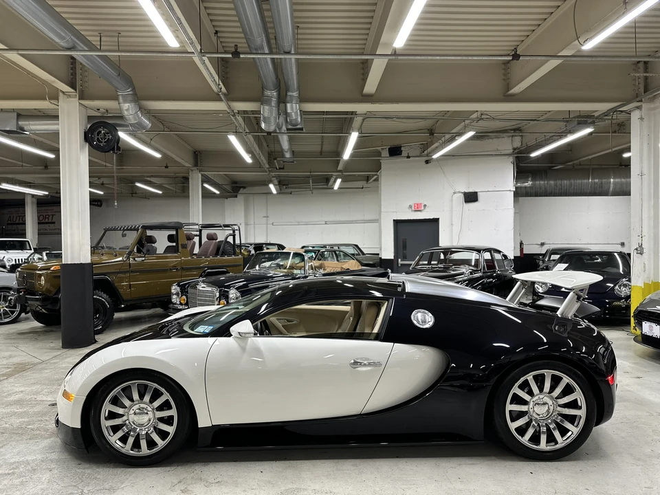 2008 Bugatti Veyron - Image 27 of 31