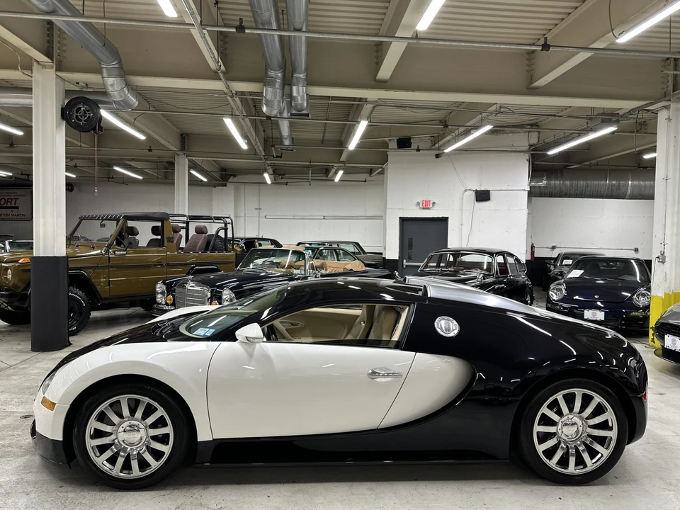 2008 Bugatti Veyron - Image 28 of 31