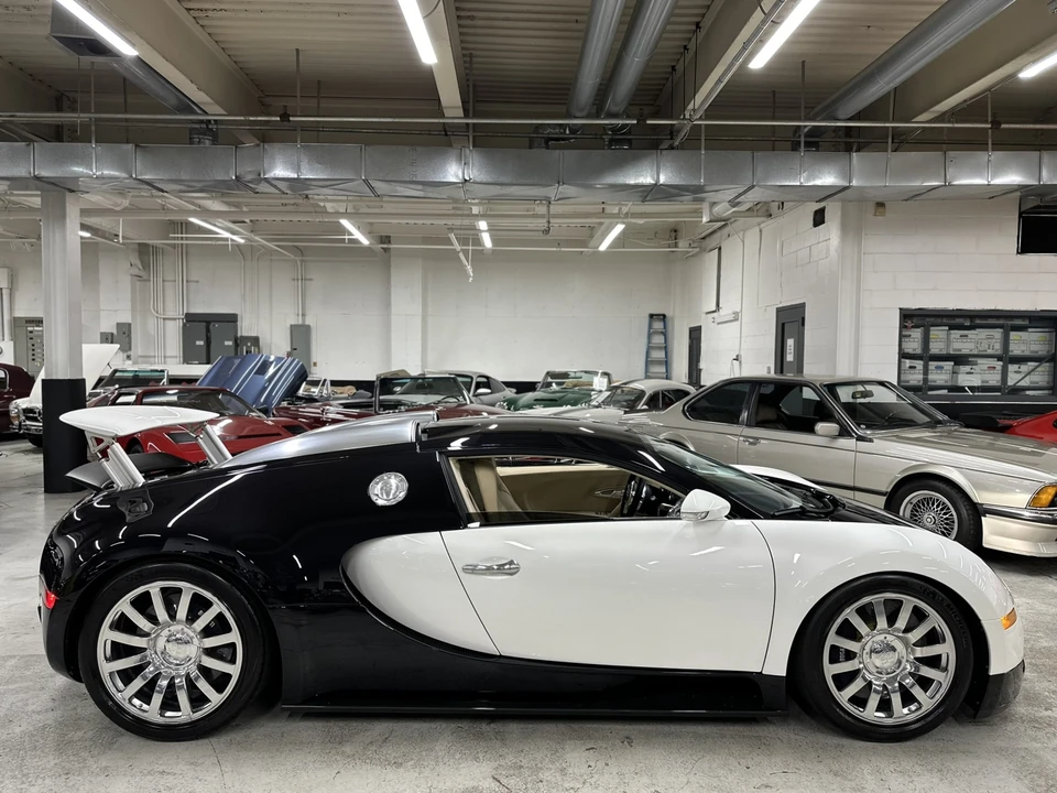 2008 Bugatti Veyron - Image 20 of 31