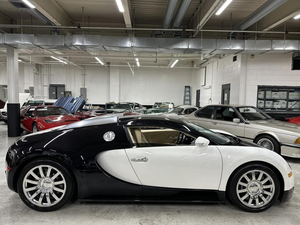 2008 Bugatti Veyron - Image 21 of 31