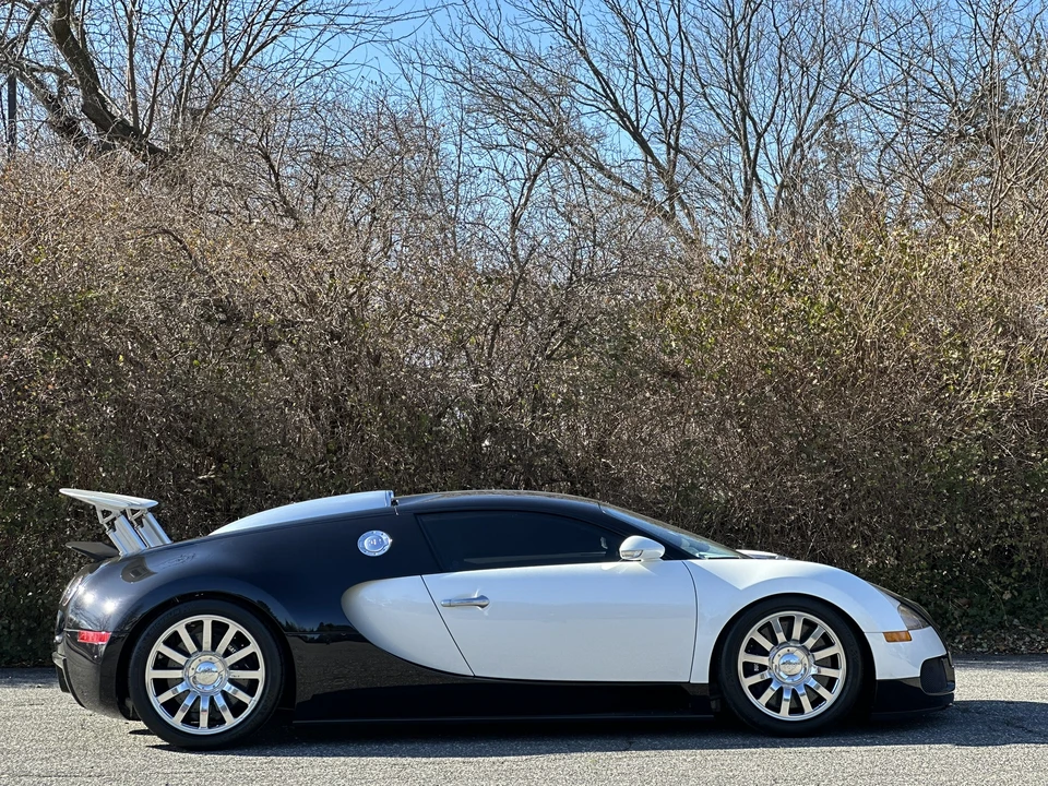 2008 Bugatti Veyron - Image 9 of 31