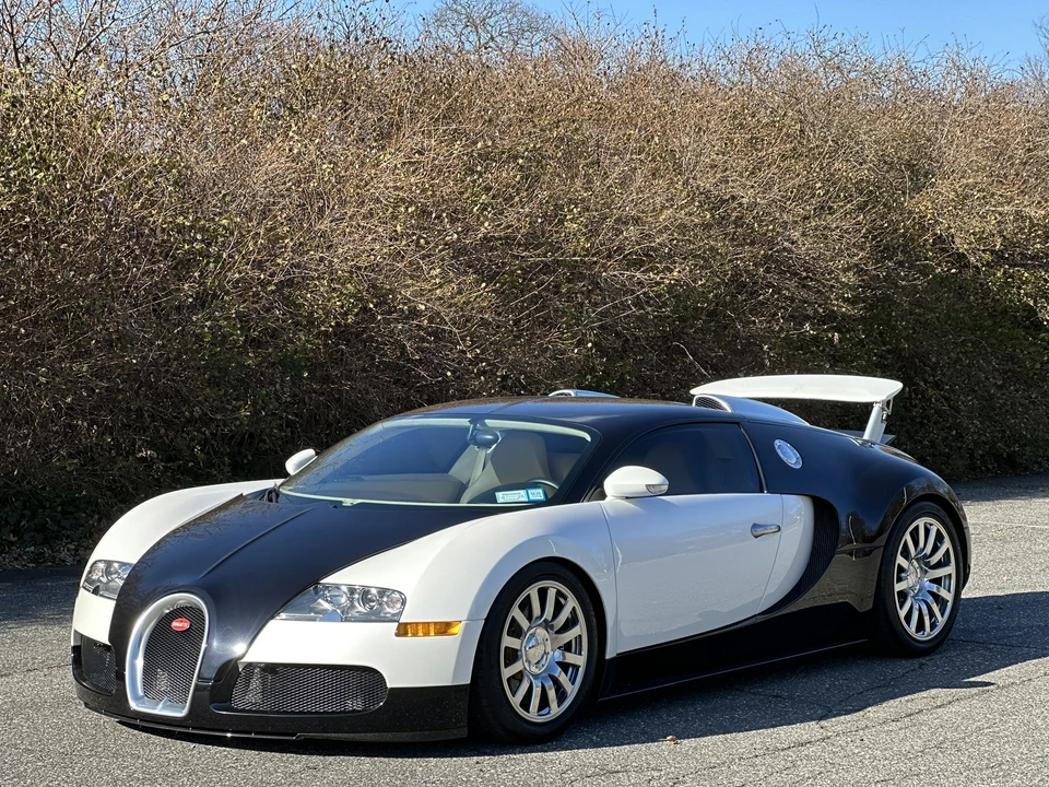 2008 Bugatti Veyron - Image 3 of 31