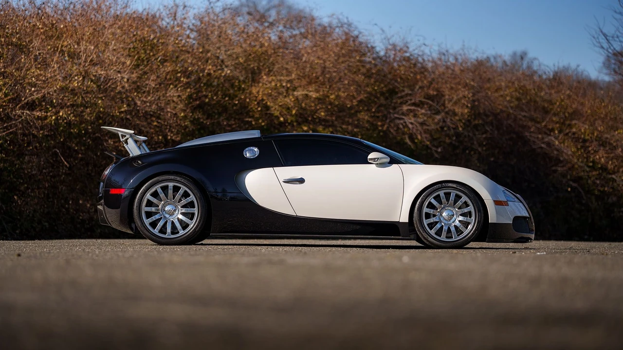 2008 Bugatti Veyron - Image 9 of 31