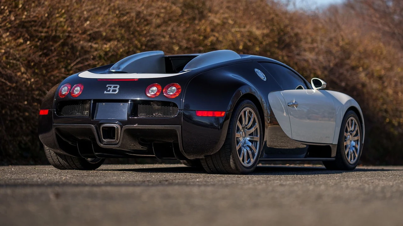 2008 Bugatti Veyron - Image 25 of 31