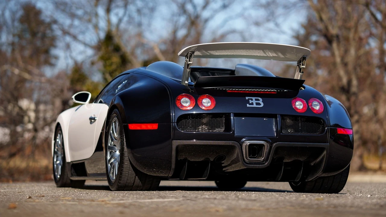 2008 Bugatti Veyron - Image 27 of 31