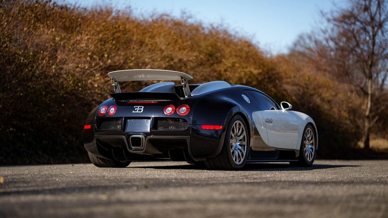 2008 Bugatti Veyron - Image 28 of 31