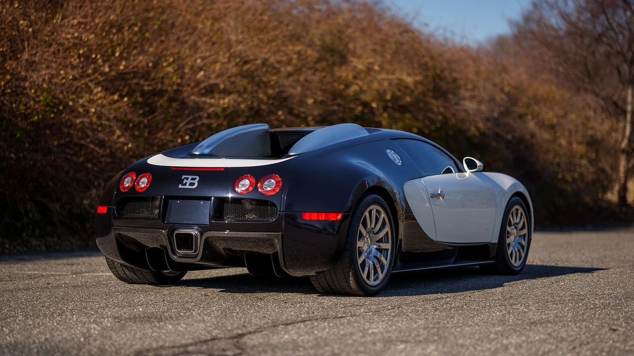 2008 Bugatti Veyron - Image 5 of 31