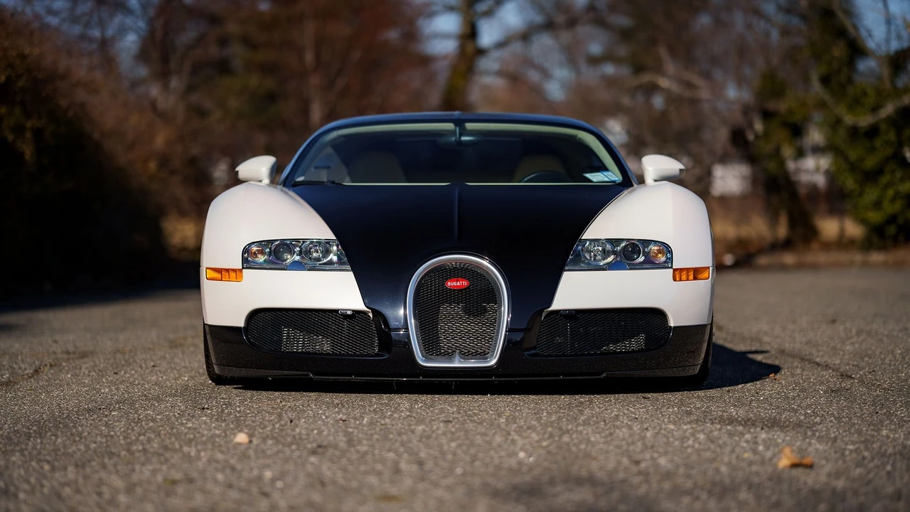 2008 Bugatti Veyron - Image 2 of 31
