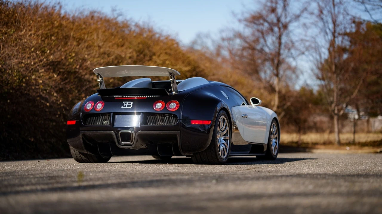 2008 Bugatti Veyron - Image 29 of 31
