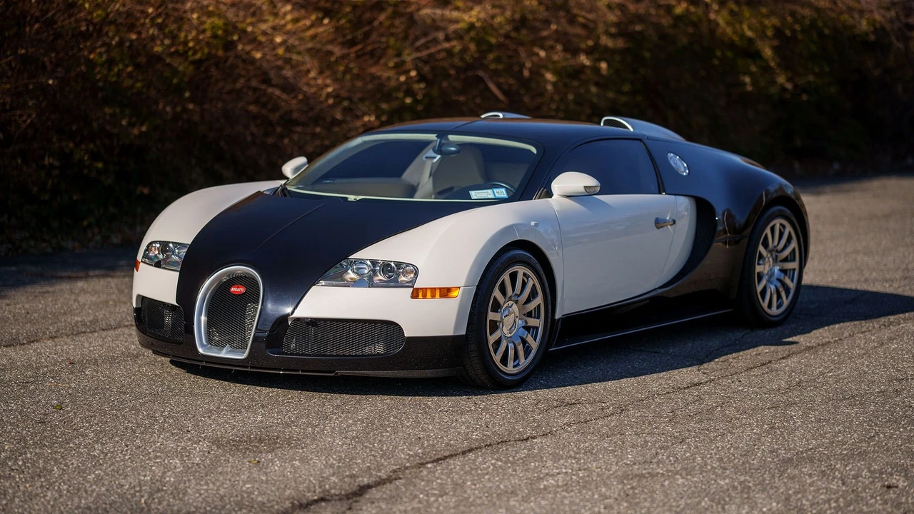 2008 Bugatti Veyron - Image 14 of 31