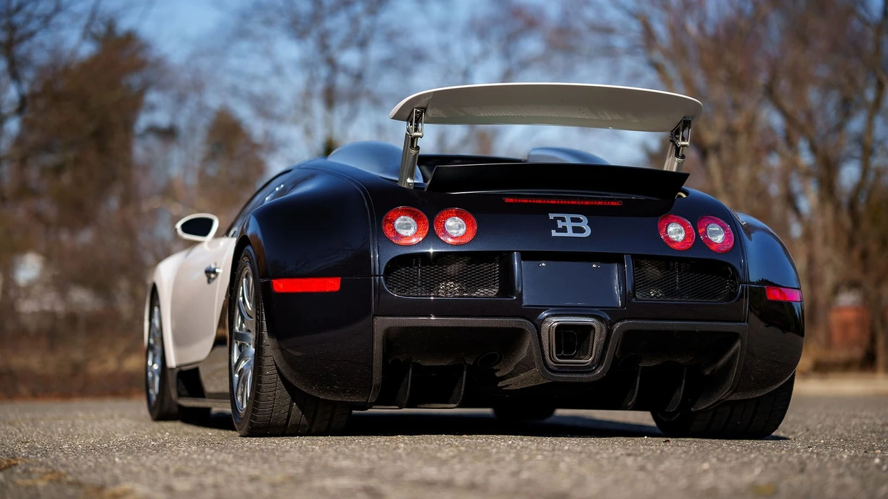 2008 Bugatti Veyron - Image 24 of 31