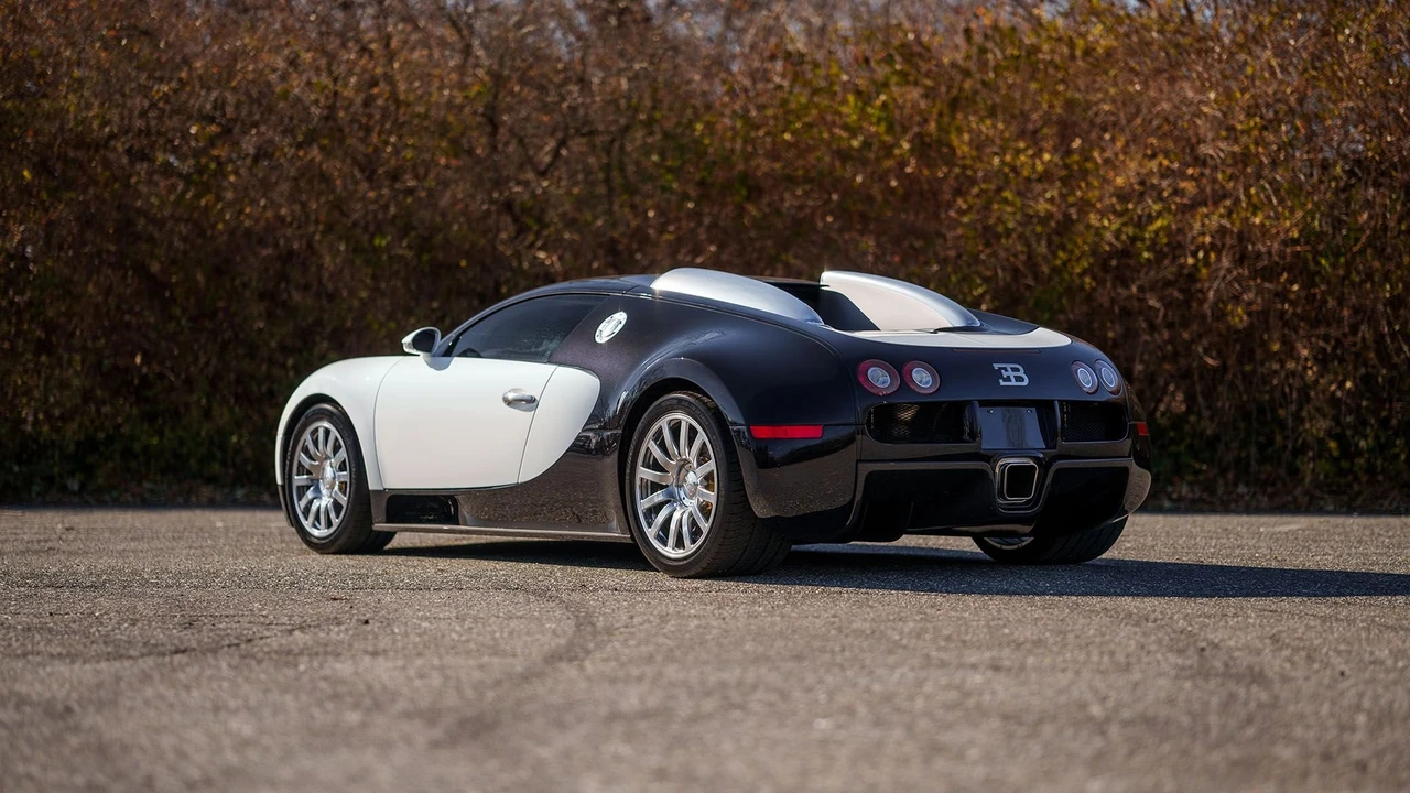 2008 Bugatti Veyron - Image 26 of 31