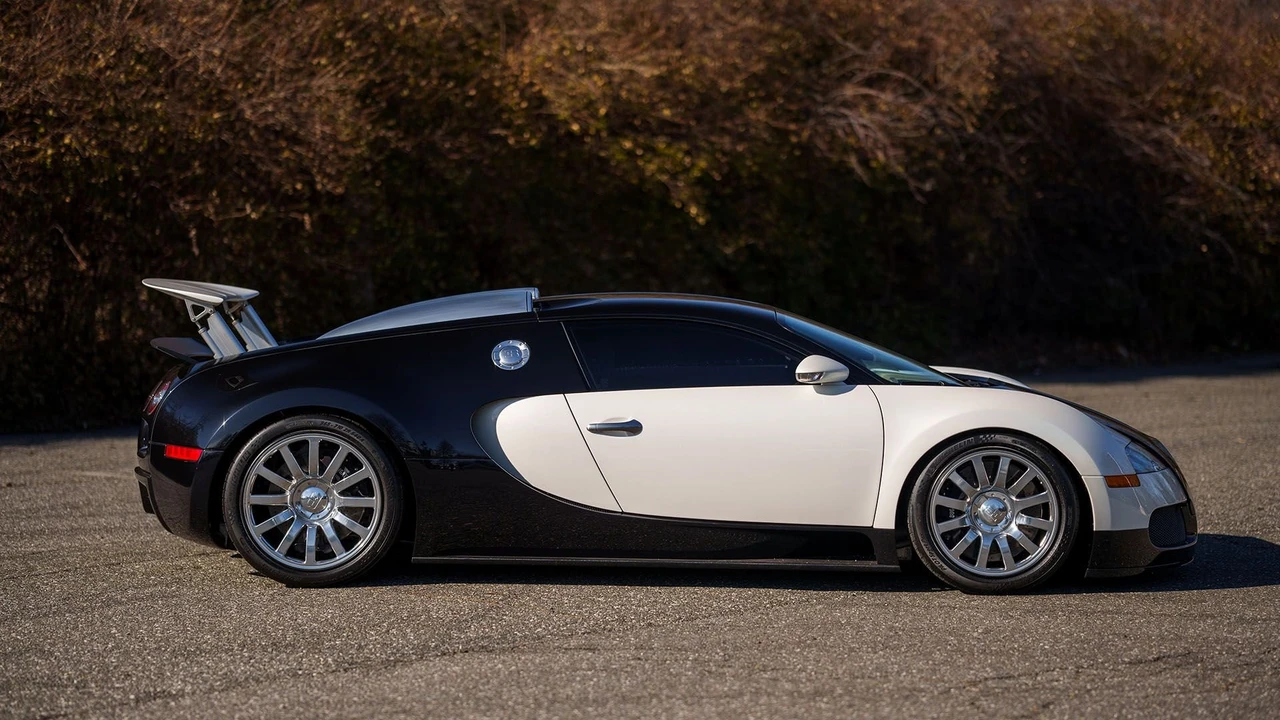 2008 Bugatti Veyron - Image 19 of 31