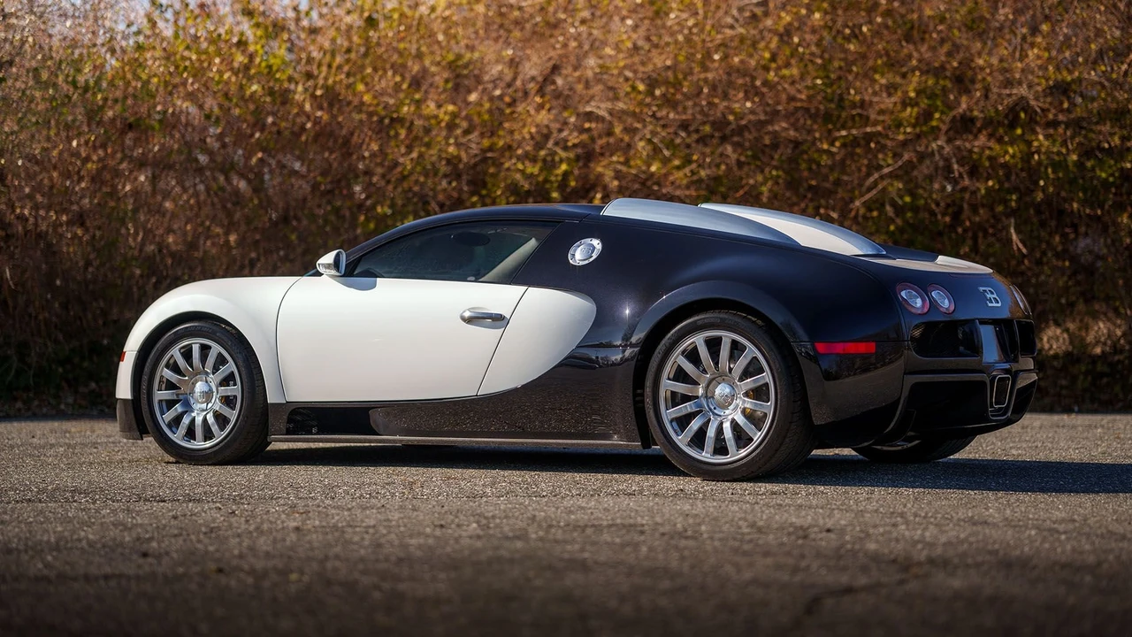 2008 Bugatti Veyron - Image 22 of 31