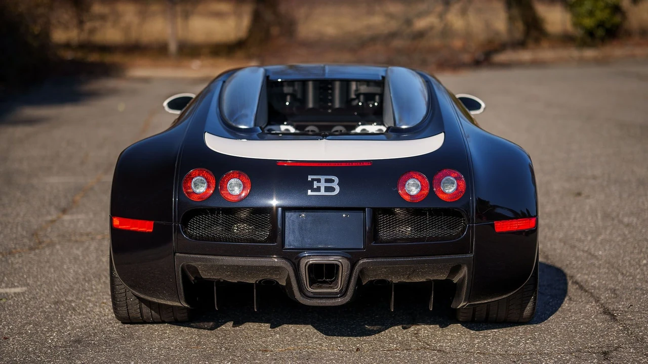 2008 Bugatti Veyron - Image 18 of 31