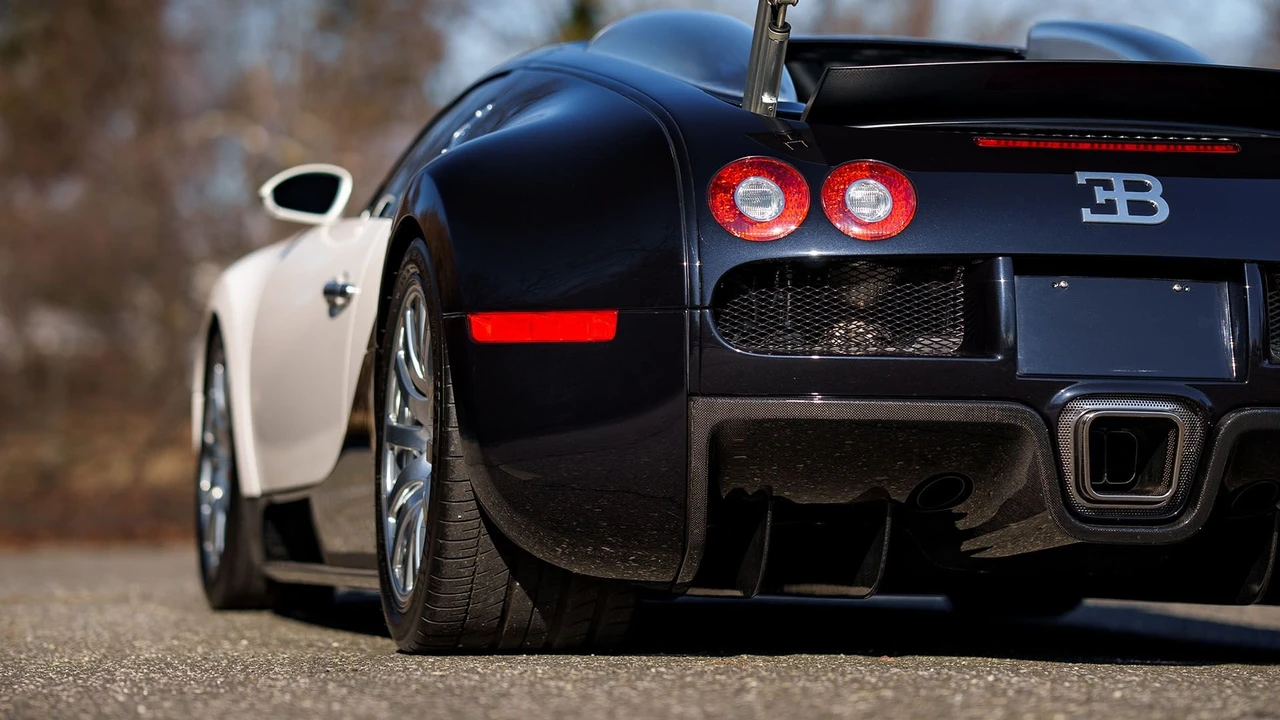 2008 Bugatti Veyron - Image 31 of 31