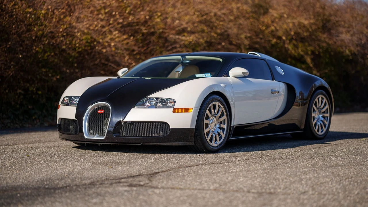 2008 Bugatti Veyron - Image 15 of 31