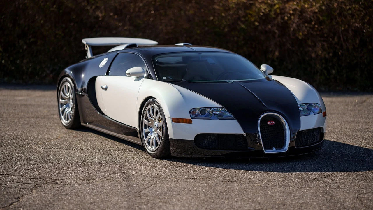 2008 Bugatti Veyron - Image 11 of 31