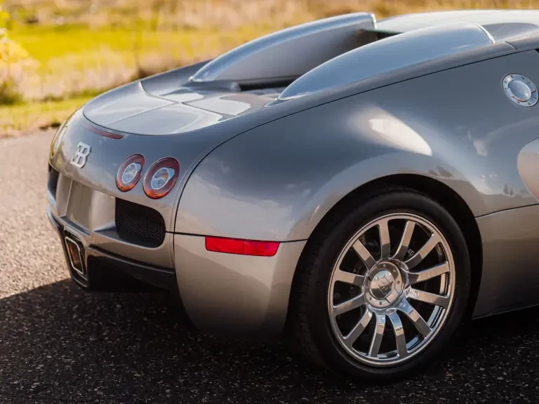 2008 Bugatti Veyron - Image 18 of 31