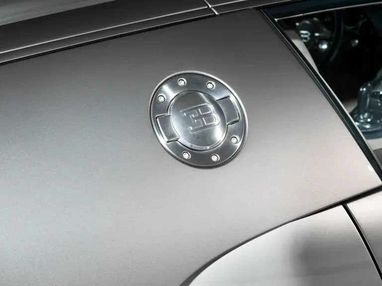 2008 Bugatti Veyron - Image 17 of 31
