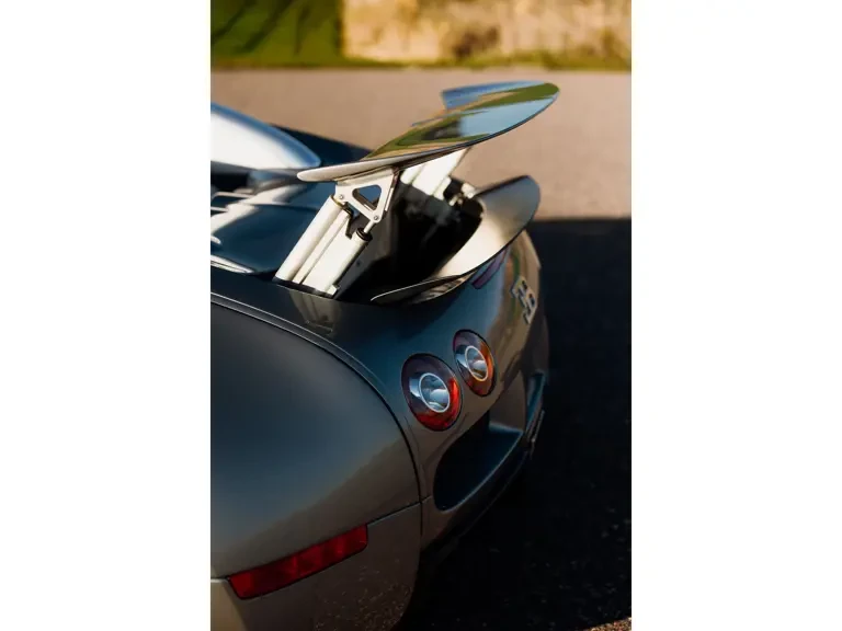 2008 Bugatti Veyron - Image 19 of 31