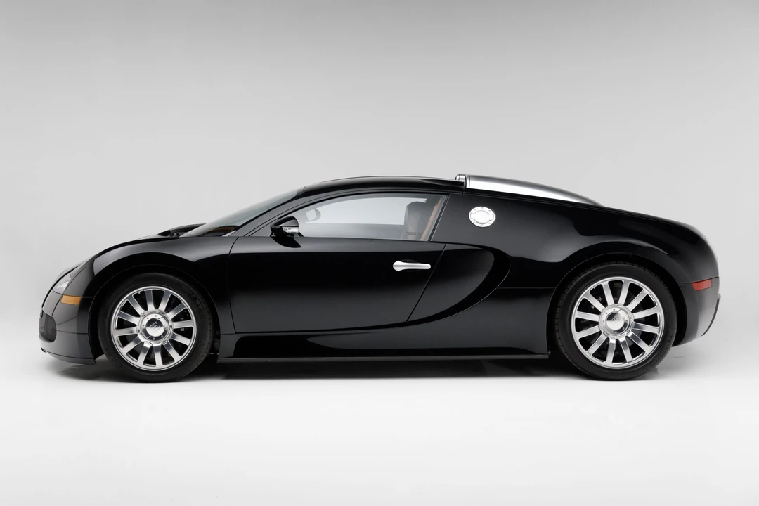 2008 Bugatti Veyron - Image 2 of 31