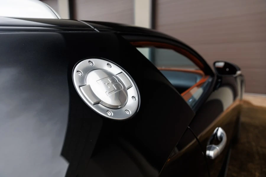 2008 Bugatti Veyron - Image 11 of 31