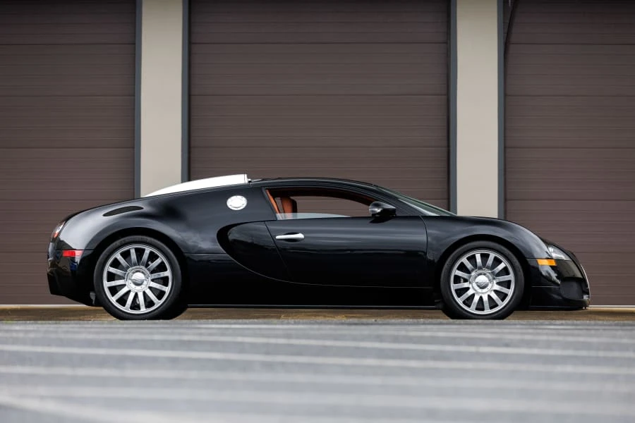 2008 Bugatti Veyron - Image 2 of 31