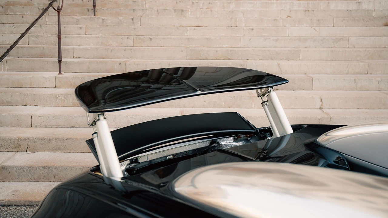 2008 Bugatti Veyron - Image 29 of 31