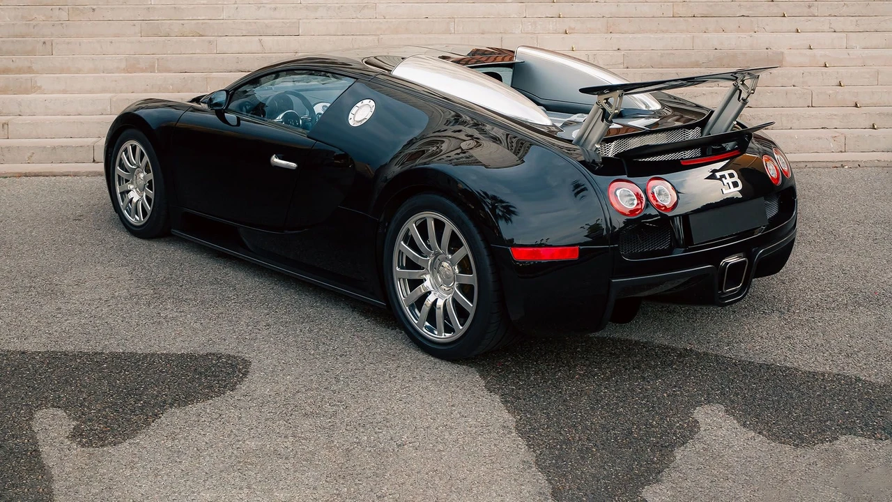 2008 Bugatti Veyron - Image 17 of 31