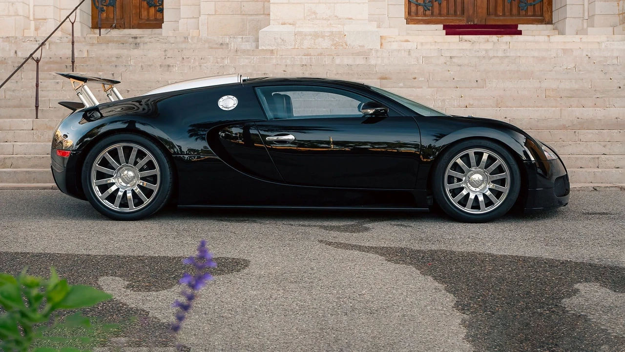 2008 Bugatti Veyron - Image 16 of 31