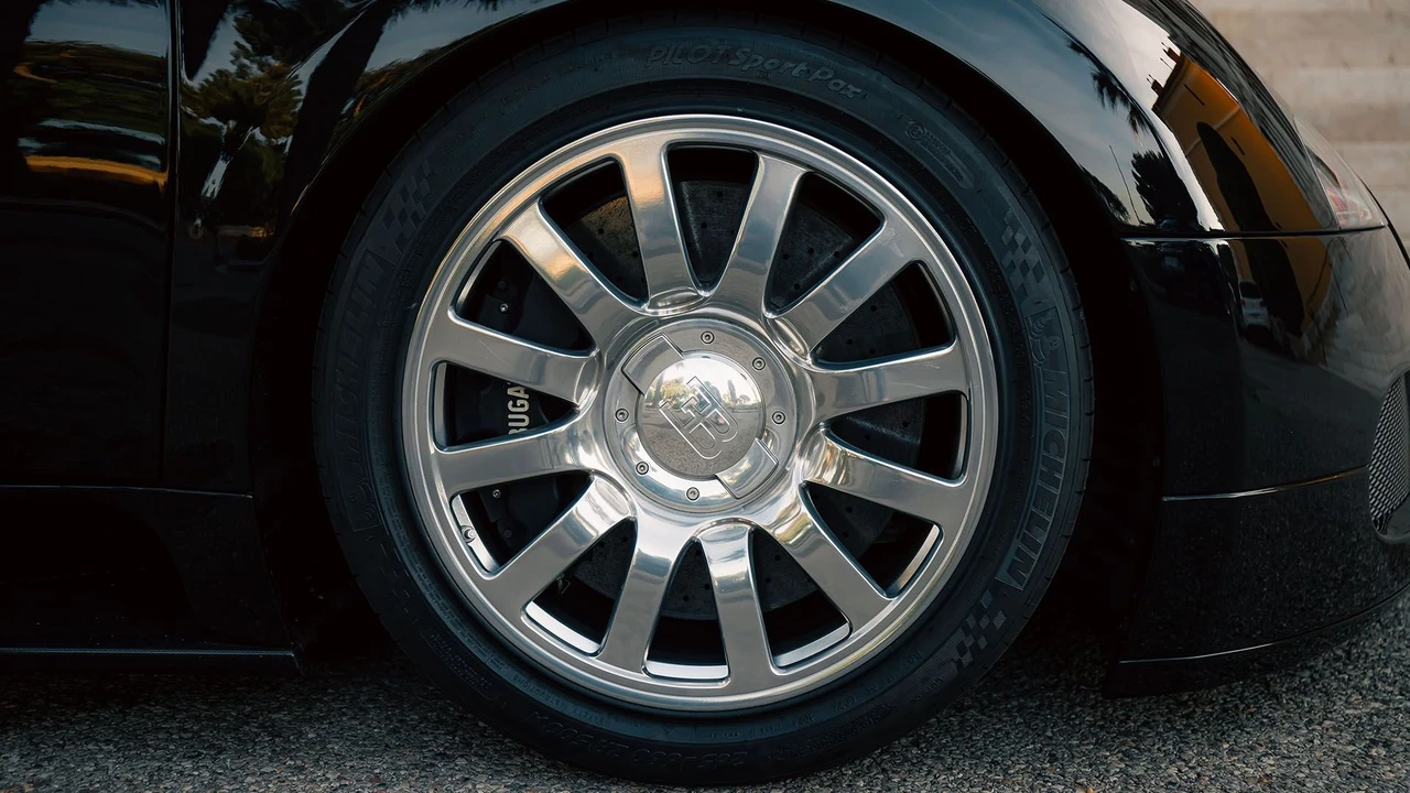 2008 Bugatti Veyron - Image 20 of 31