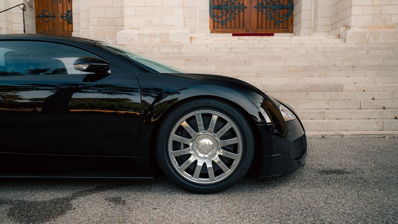 2008 Bugatti Veyron - Image 22 of 31