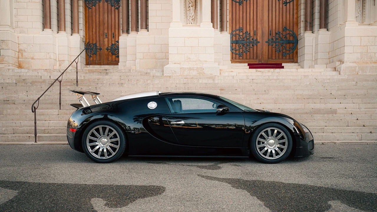 2008 Bugatti Veyron - Image 3 of 31