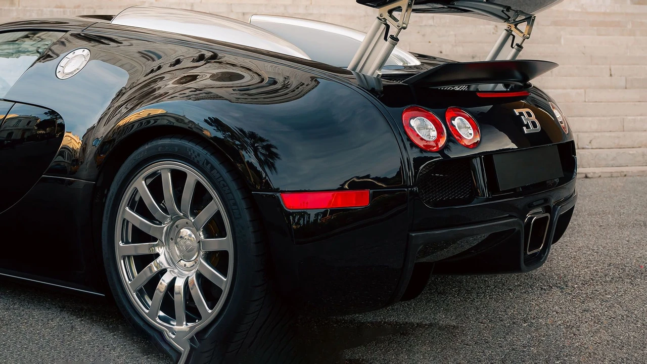2008 Bugatti Veyron - Image 25 of 31