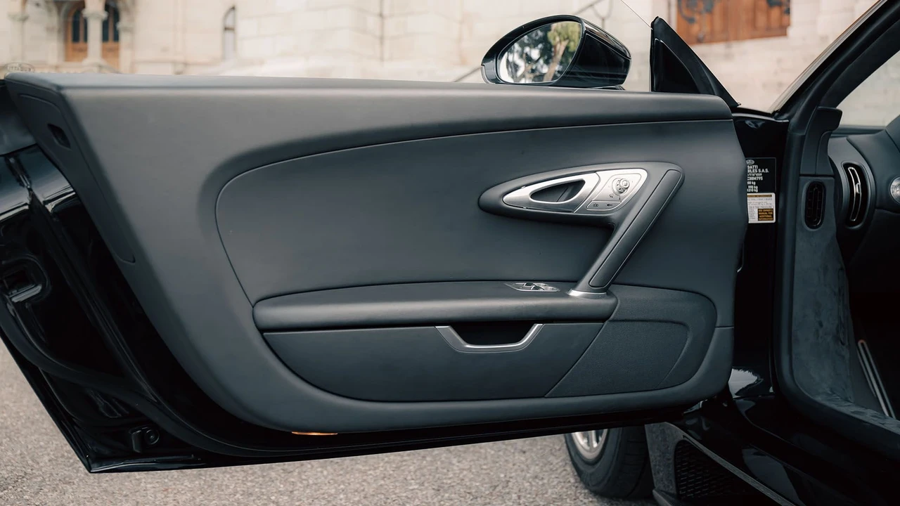 2008 Bugatti Veyron - Image 30 of 31