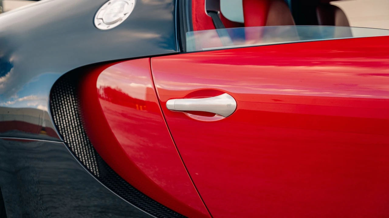 2008 Bugatti Veyron - Image 28 of 31