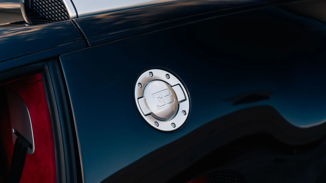 2008 Bugatti Veyron - Image 19 of 31